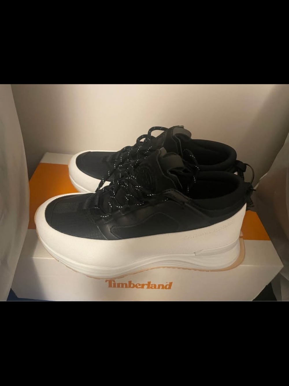 NEW Canada Goose Black and White Low-Top Sneakers - Picture 2 of 3